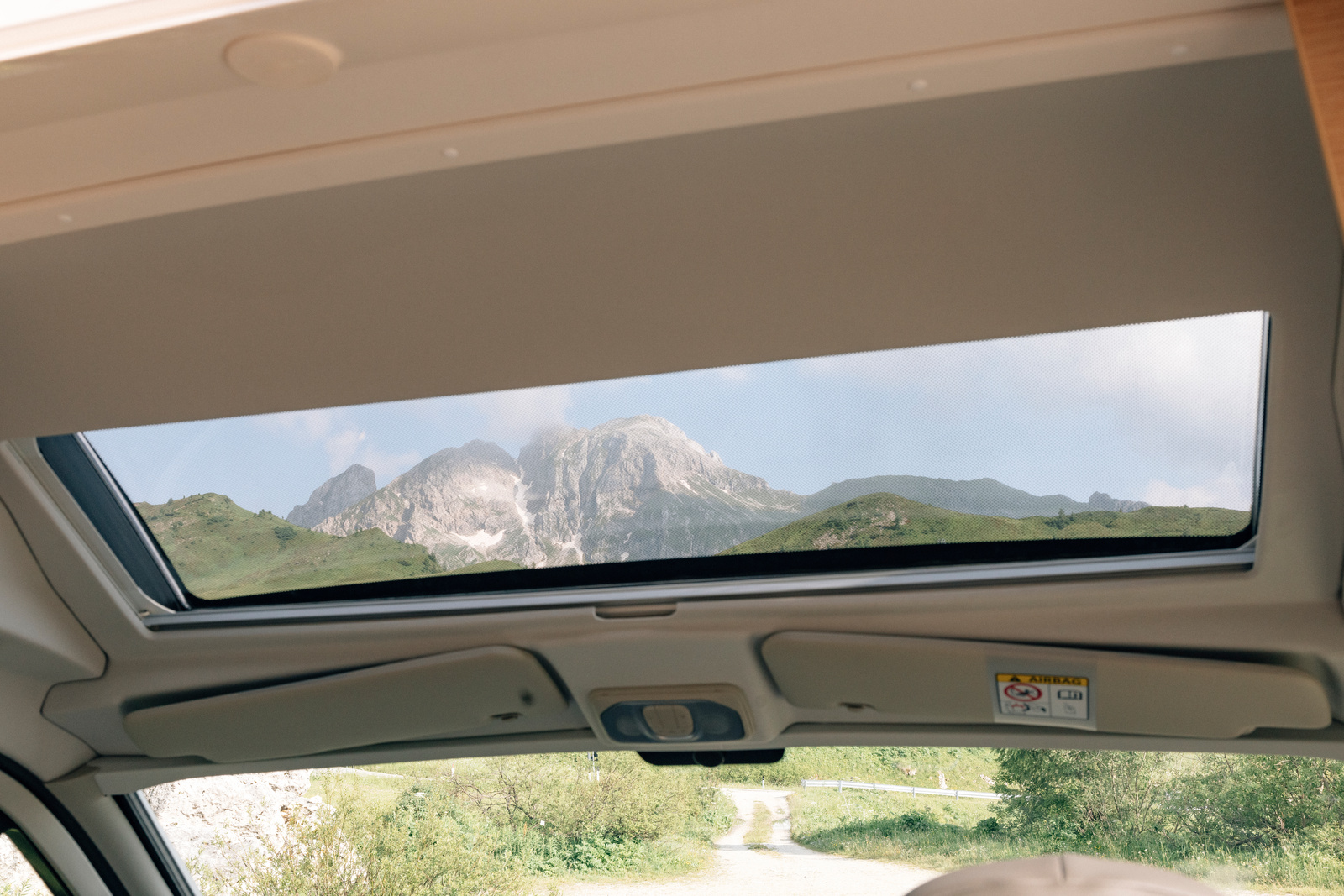 Sunlight Cliff 600 X skyroof